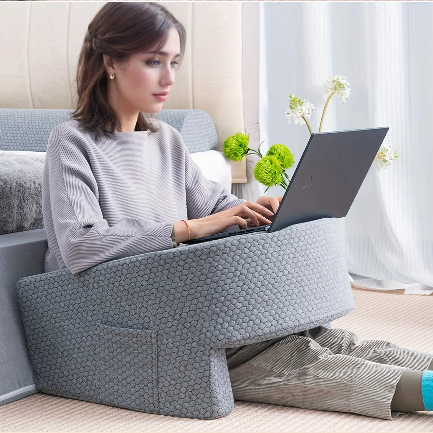 ComfortPlus Ergonomic Lap Desk – Gaming & Reading Made Easy!
